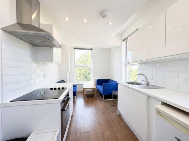 A stunning 5 bedroom 2 bathroom maisonette in N7