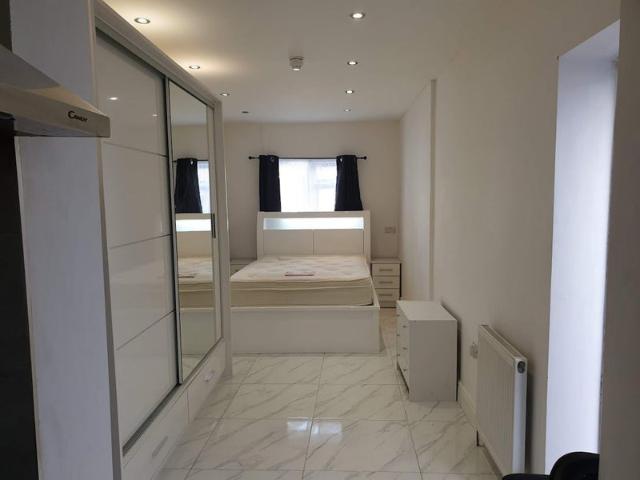 A Studio To Let in Hounslow Bills Included