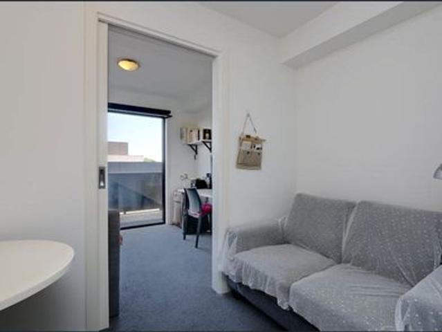 A studio apartment in the heart of the Box Hill