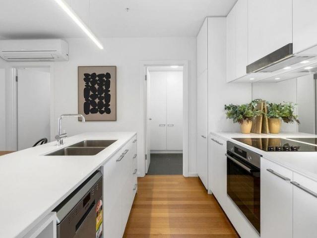 A Stylish City Retreat in the Heart of Adelaide