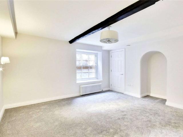 A stylish and contemporary apartment in a central Sevenoaks location