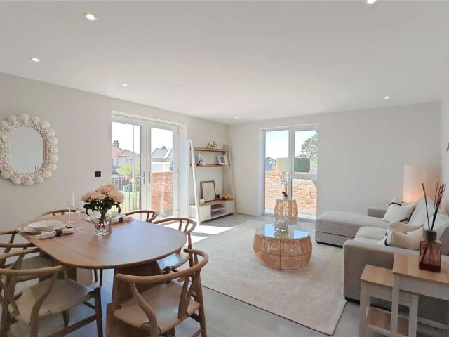 A stylish and contemporary new build apartment, a stroll from the Hythe beachfront