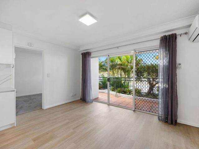 A Stylish Broadwater Lifestyle with Resort Style Facilities