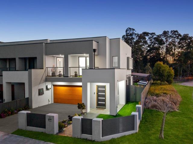 A Stylish Lakeside Residence with Quality Finishes & Stunning Views