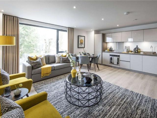A stylish luxury apartment ideally located for town and station