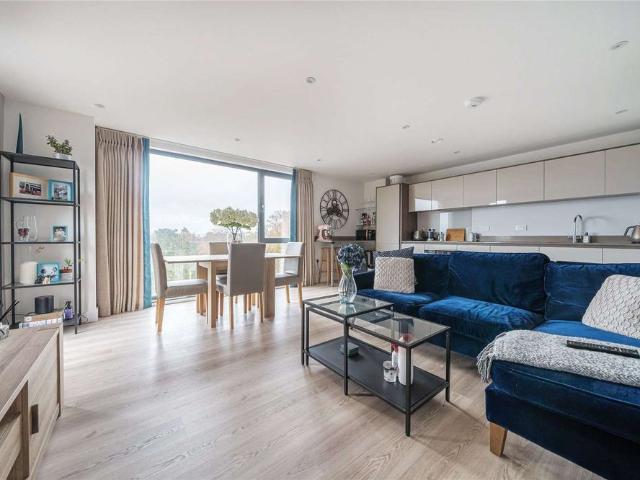 A stylish luxury apartment in a convenient Sevenoaks location