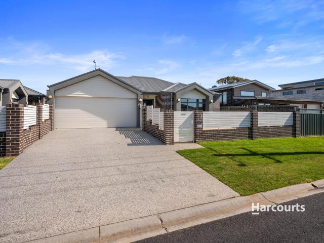 A stylish modern home in the heart of sunny Shearwater…