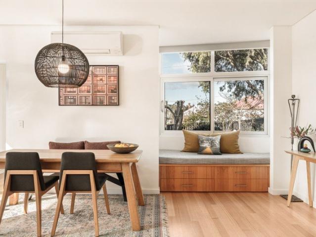 A Stylish Modern Residence in a Coveted City Fringe Location