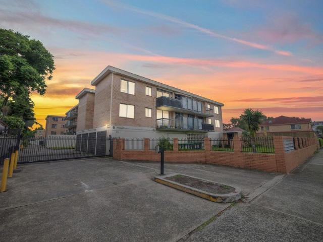 A Stylish Rosebery Retreat with Lock Up Garage