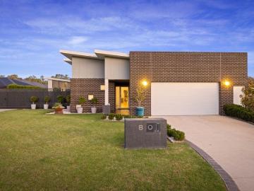 A Stylish Retreat Designed For Indoor Outdoor Living