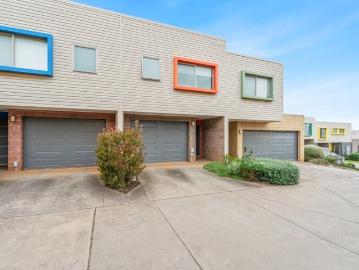 Warrnambool, Woolsthorpe - Garden, Parking