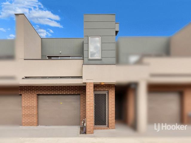 A Stylish Townhouse Designed for Effortless Modern Living! APPLICATIONS NOW OPEN