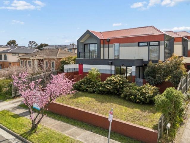 A Stylish Townhouse with Space, Privacy & Garden Appeal
