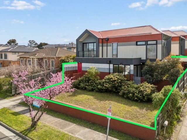 A Stylish Townhouse with Space, Privacy & Garden Appeal