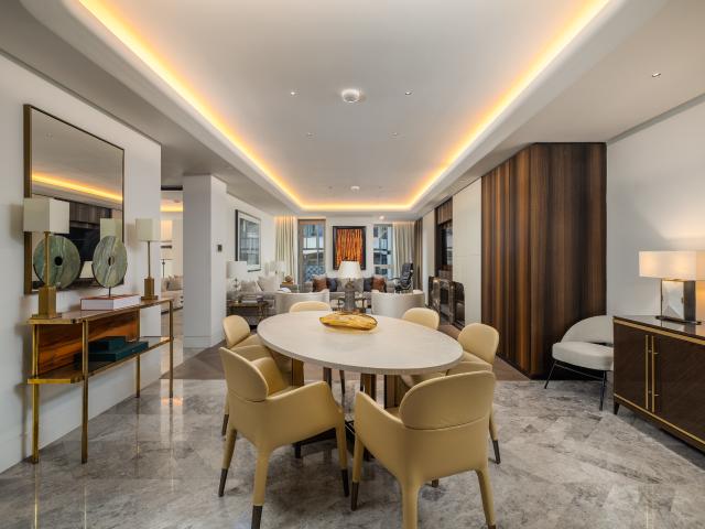 A Stylish Three Bedroom Apartment in Mayfair with World Class Amenities