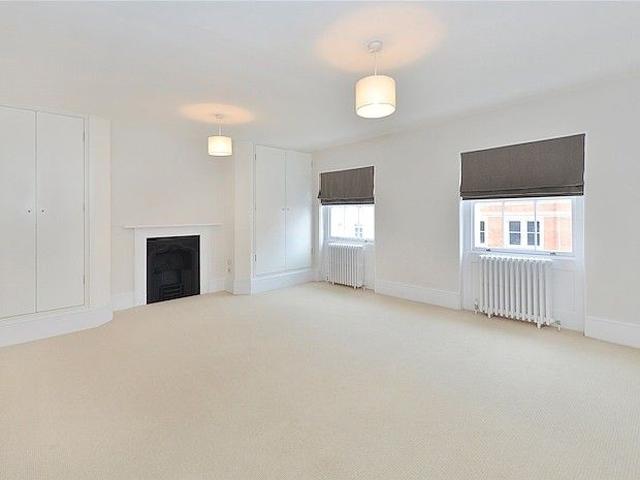 A stylish two bedroom upper maisonette on the second and third floors within a period building presented in excellent order which is conveniently located for the fantastic cafe life of Marylebone High Street