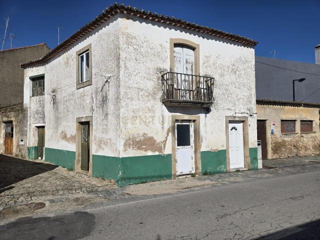 Moradias para recuperar com Enorme Potencial nos Escalos de Cima, Castelo Branco