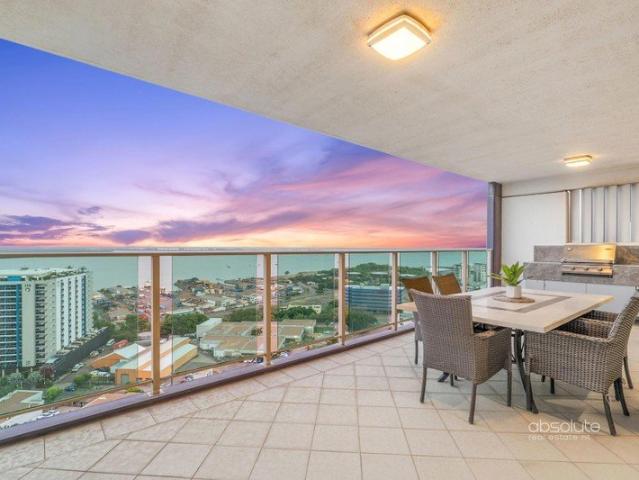A sub penthouse above the city, with a berth on the water