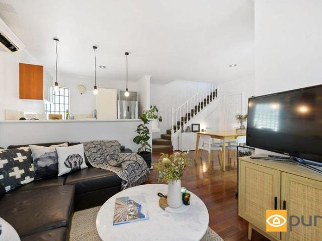 A SUBI CLASSIC 2 x 2 TOWNHOUSE