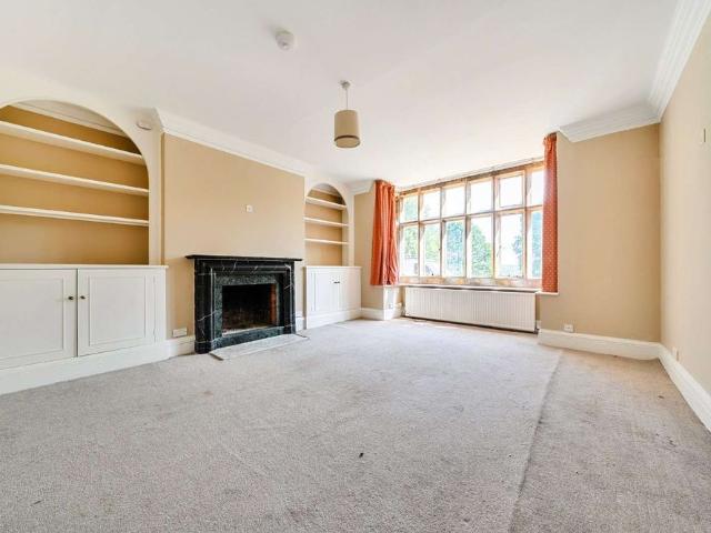 A substantial and historic Grade I listed home set with the renowned Penshurst Estate