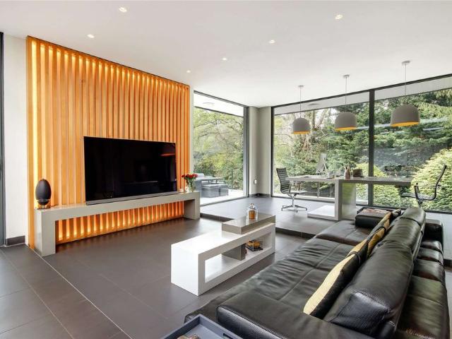 A substantial family home with versatile living set in attractive grounds