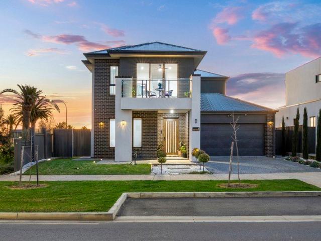 A Sun Splashed Showpiece on Riverlea Boulevard