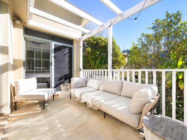 A Sunny Garden Hideaway In A Block Of Three