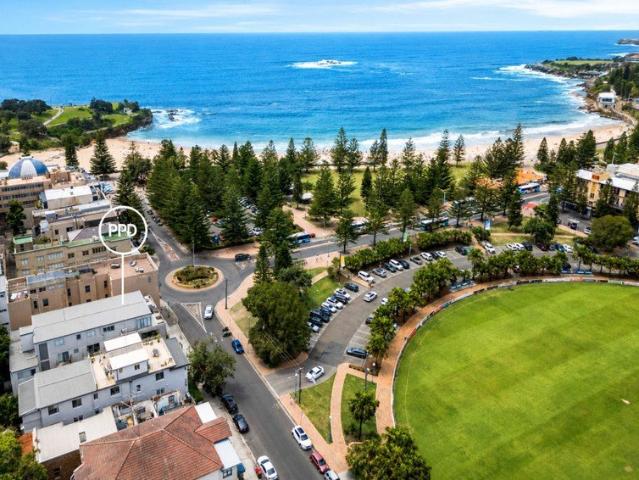 A Sunny Top Floor Beach Pad With Secure Parking, 100m To The Sand And Surf