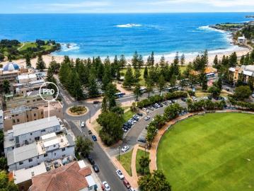 A Sunny Top Floor Beach Pad With Secure Parking, 100m To The Sand And Surf