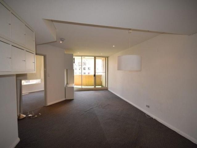 SUNLIT TWO BEDROOM APARTMENT WITH A NORTHERN ASPECT