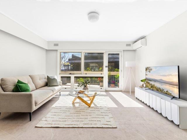 A Sunlit Sanctuary by the Yarra