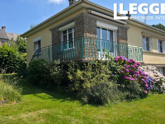 A superb three bedroom house, within easy walking distance of the lively town of Domfront