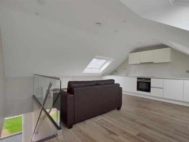 A superb two bedroom unfurnished, duplex apartment, located in the sought after area of Mill Road. Excellently located for access into the City centre and main Cambridge train station
