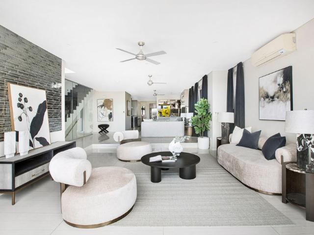 A Superb Bayside Rental of Contemporary Style & Space