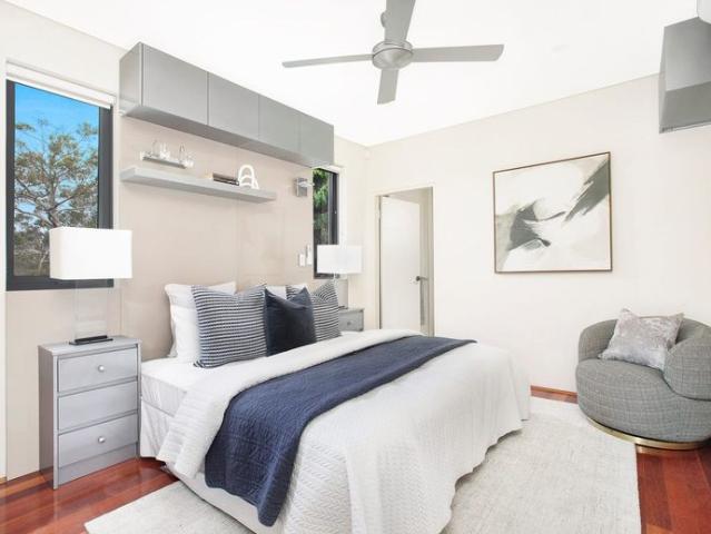A Superb Bayside Rental of Contemporary Style & Space