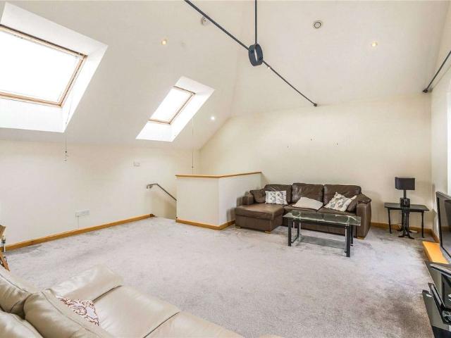 A superb duplex apartment with large terrace and panoramic harbourside views