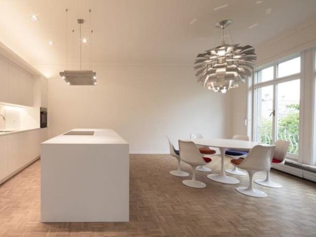 A superb flat opposite the King's Gardens