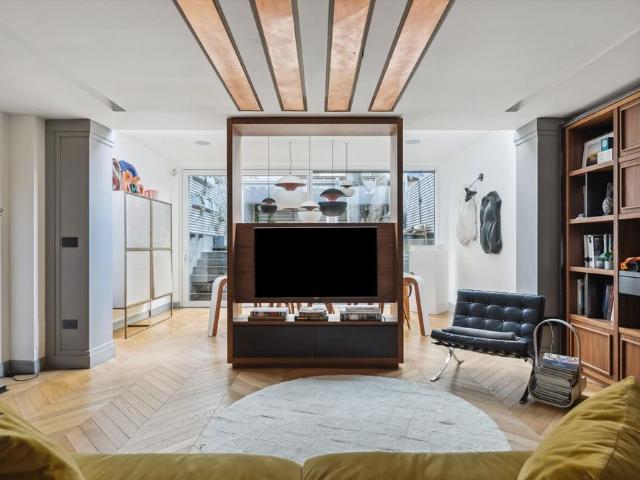 A superb home on Vicarage Gate, W8