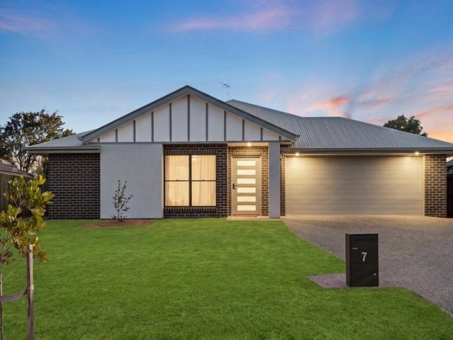 A Superb Kearneys Spring Position minutes to UniSQ, schools, major shopping and parklands, with the Toowoomba CBD within easy reach