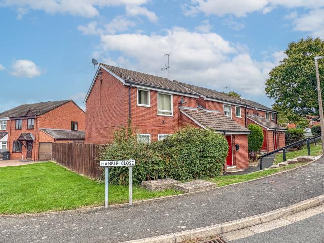 A superb one bedroom maisonette ideally located close to Worcester city centre. To Let £825pcm