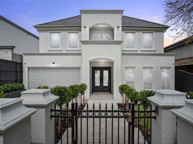 A Superbly Spacious Family Showpiece