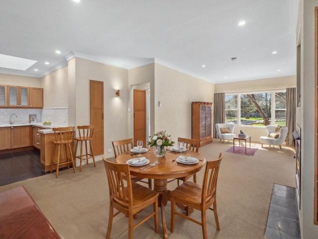 A SUPERIOR, EXECUTIVE APARTMENT.