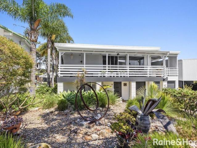 A Surfer's Paradise in the Heart of Dolphin Point
