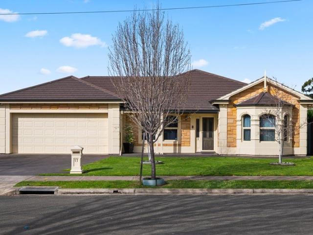 A Sweeping Brooklyn Park Entertainer Between City & Sea