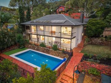 A Sweeping Family Haven Among the Treetops