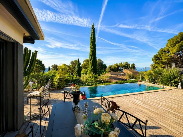 A Saint Cyr Sur Mer, quartier des Super Lecques, j'ai dégott. 175m² Saint Cyr Sur Mer