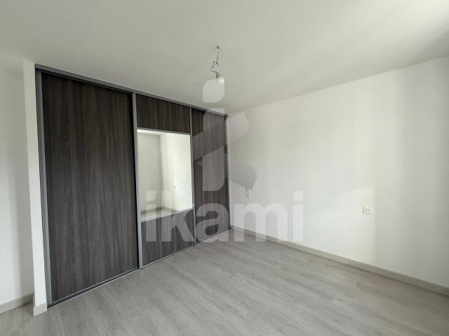 Appartement lumineux 2 chambres avec balcon dans un secteur calme et recherché entièrement rénové