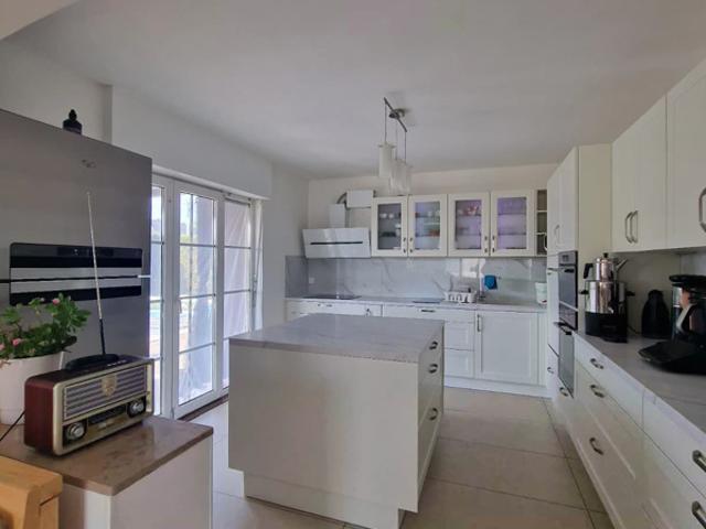 A Sainte Croix en Plaine, Maison 10 pièces composée de 2 app