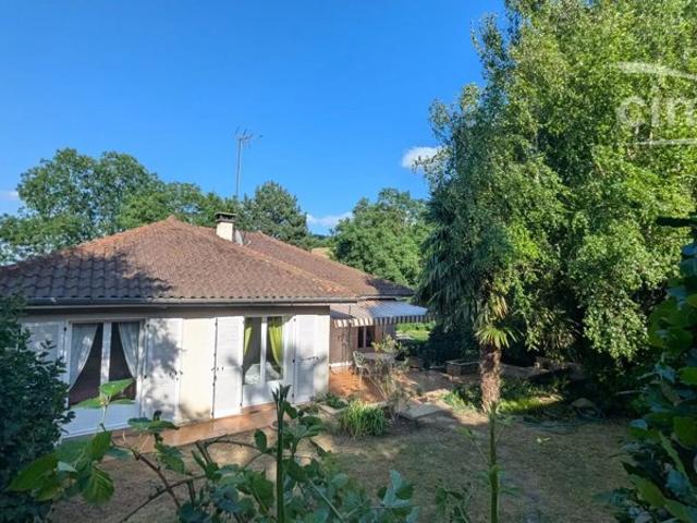 A saisir ! 369000 € ! Villa traditionnelle avec vue dégagée proche écoles, collège à St Pierre de Chandieu