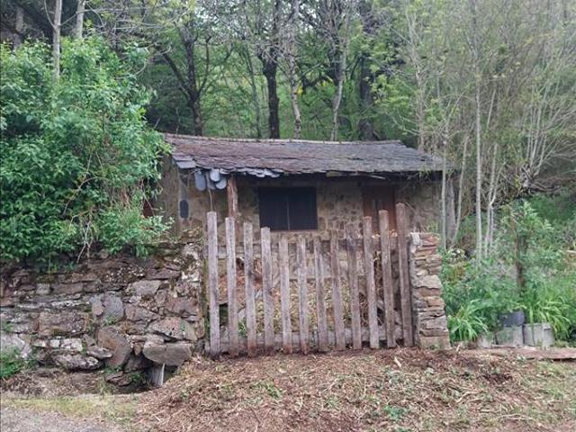 A saisir, au coeur du Parc National des Cévennes 48, maisonnette à rénover style TINY HOUSE à rénover pour les amoureux de la nature